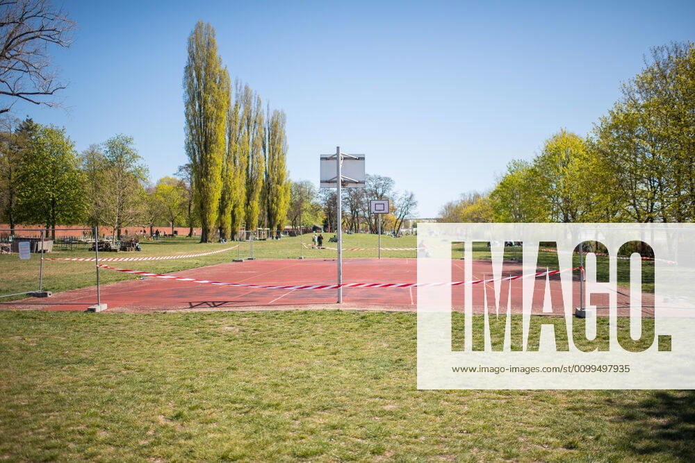 Health Corona Virus Impact Effects of the Corona Crisis In picture A closed basketball court on the Tempelhofer Feld in Berlin 19 4 2020, Berlin