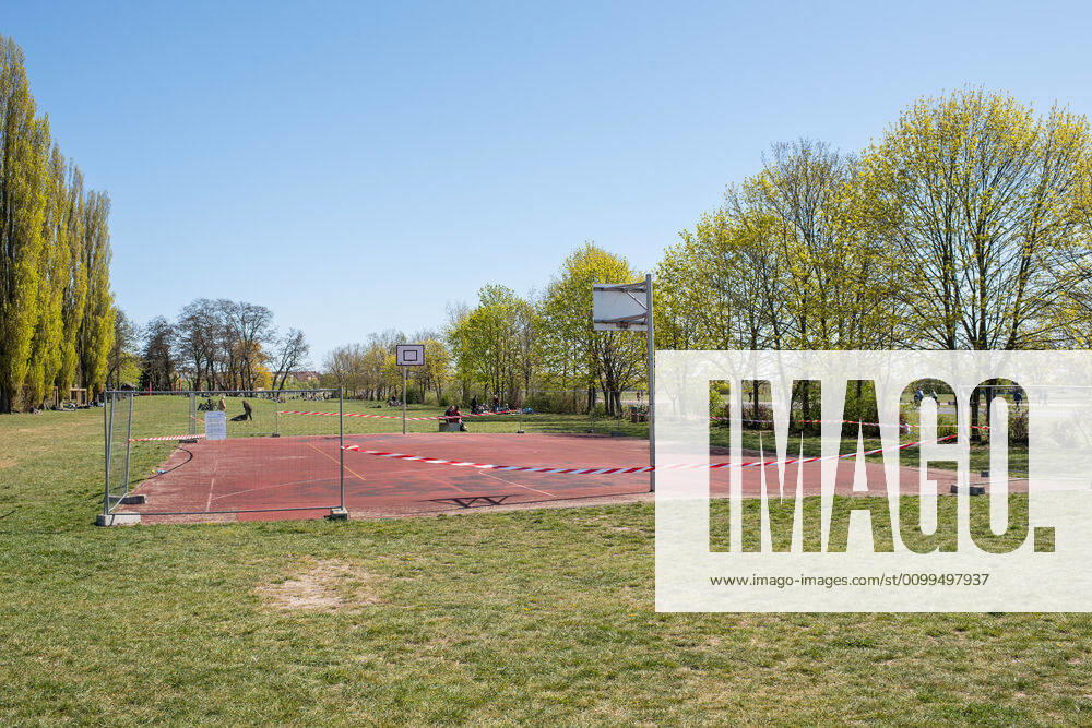 Health Corona Virus Impact Effects of the Corona Crisis In picture A closed basketball court on the Tempelhofer Feld in Berlin 19 4 2020, Berlin