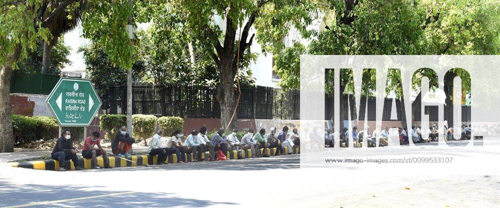 People queue to collect food during lockdown, at Raisina Road, on April 21, 2020 in New Delhi, India. (Photo by Arvind Yadav Hindustan Times) Government And NGOs Provide Food To Homeless And Poor Amid Lockdown To Prevent Covid-19 Pandemic