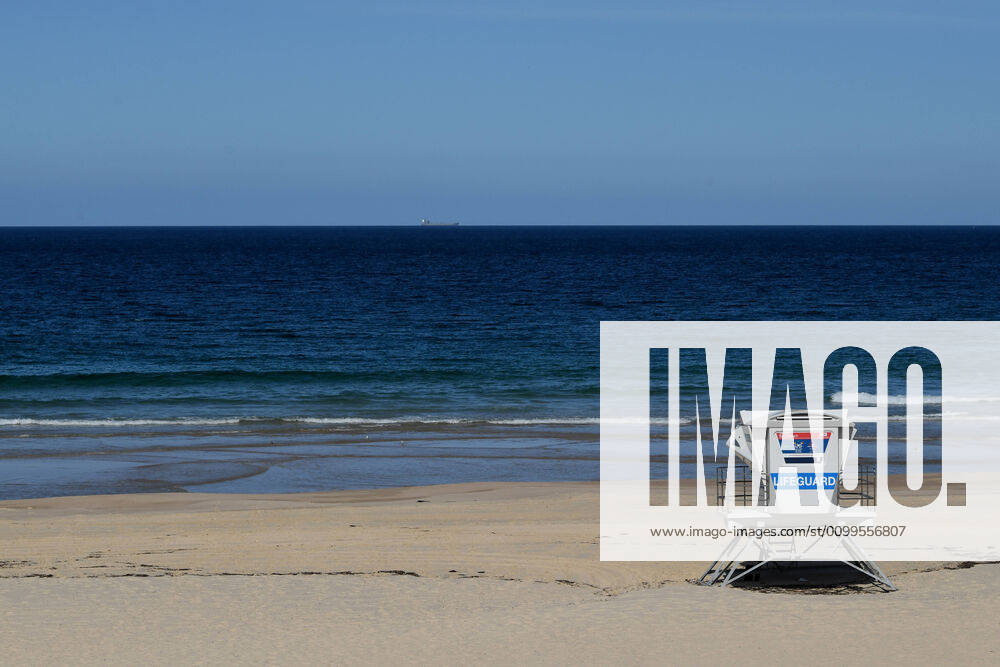 AUSTRALIA CORONAVIRUS BONDI BEACH, A closed Bondi Beach in Sydney, Wednesday, April 22, 2020. Sydney s iconic Bondi Beach will partially open to swimmers and surfers next week as more beaches in NSW begin easing COVID-19 restrictions.( NO ARCHIVING, , NO USE IN BOOKS WITHOUT CONSENT SYDNEY NSW AUSTRALIA