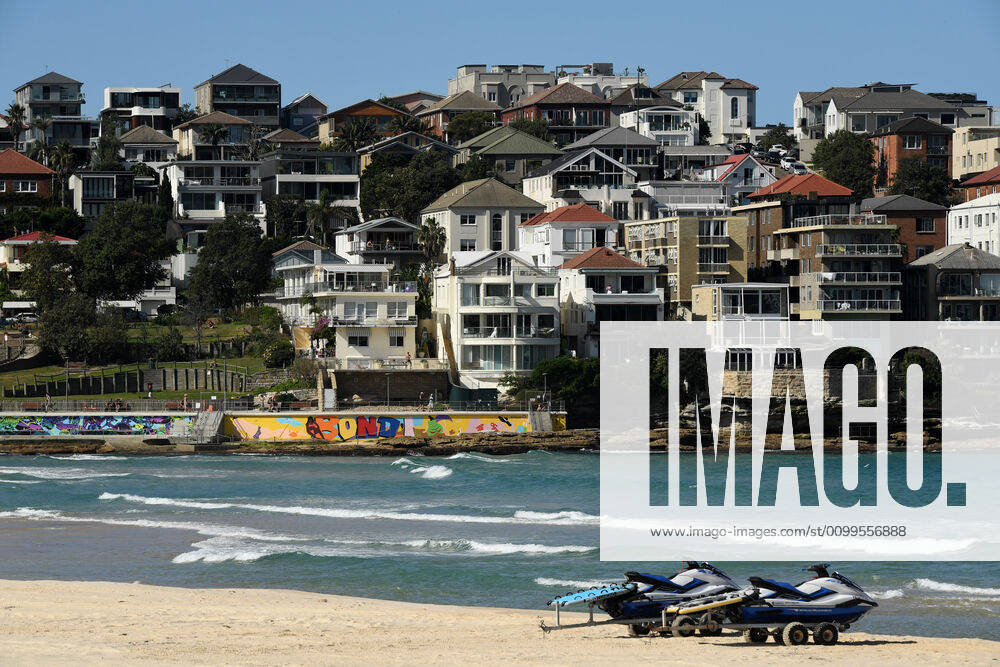 AUSTRALIA CORONAVIRUS BONDI BEACH, A closed Bondi Beach in Sydney, Wednesday, April 22, 2020. Sydney s iconic Bondi Beach will partially open to swimmers and surfers next week as more beaches in NSW begin easing COVID-19 restrictions.( NO ARCHIVING, , NO USE IN BOOKS WITHOUT CONSENT SYDNEY NSW AUSTRALIA
