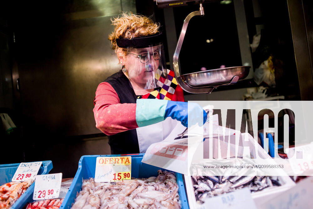 A woman wearing a protective mask prepares his fishing stall early in the morning at Santa Caterina Market in Barcelona. Spain will begin deescalation of coronavirus measures without knowing the incidence of the epidemic, coronavirus deaths stabilize with 435 in the past 24 hours. Barcelona Spain - ZUMAb137 20200422_zap_b137_010