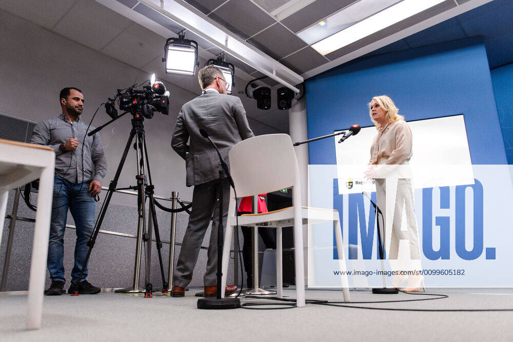 Lena Hallengren, Minister for Health and Social Affairs, speaks with media after a press conference with the government of Sweden regarding the coronavirus, Covid 19, on April 22, 2020 in Stockholm Photo Maxim Thorà BILDBYRAN kod MT bbeng presskonferens regeringen politik corona virus coronaviruset covid 19 press conference public events coronavirus,