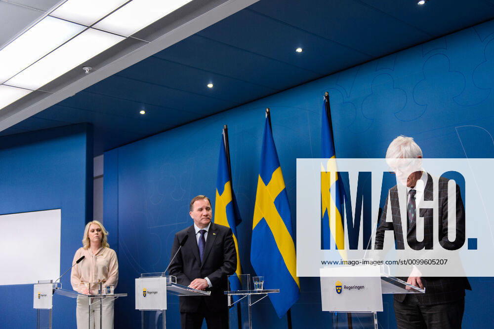 Lena Hallengren, Minister for Health and Social Affairs, Stefan Löfven, Prime Minister of Sweden, and Johan Carlson, Director General at The Public Health Agency, during a press conference with the government of Sweden regarding the coronavirus, Covid 19, on April 22, 2020 in Stockholm Photo Maxim Thorà BILDBYRAN kod MT bbeng presskonferens regeringen politik corona virus corona