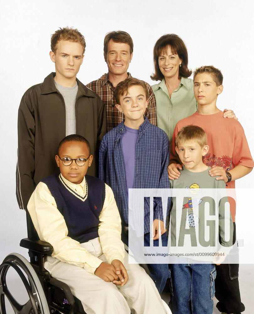 MALCOLM IN THE MIDDLE, (back row, l to r): Christopher Masterson, Bryan Cranston, Jane Kaczmarek, (front): Craig Lamar Traylor, Frankie Muniz, Erik Per Sullivan, Justin Berfield, (Season 2), 2000-2006, TM and Copyright 20th Century Fox Film Corp. All rights reserved, Courtesy: Everett Collection 20thCentFox Courtesy Everett Collection !ACHTUNG AUFNAHMEDATUM GESCHÄTZT! PUBLICATIONXNOTxINxCANxCHNxFRAxITAxJPNxNORxPOLxRUSxESPxUKxUSA