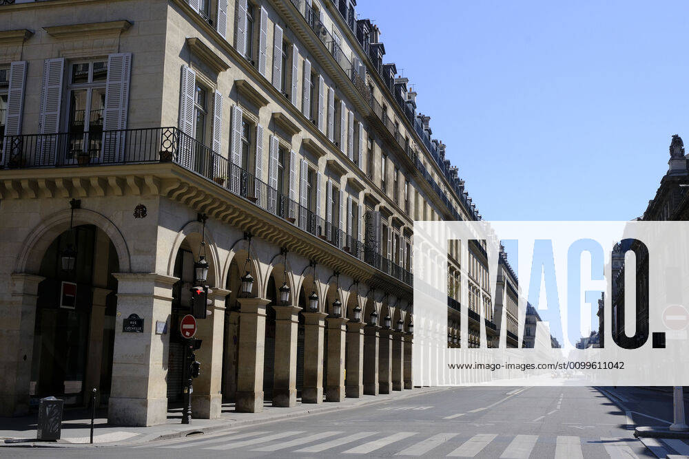 Rue de Rivoli.37th day of confinement in France, the majority of Parisians respect the obligation to stay at home..The shops and streets of Paris are deserted..The French are preparing for the decontainment announced from May 11 by the President of the Republic Emmanuel Macron Paris France - ZUMAp119 20200422_zaf_p119_013