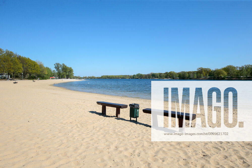 Consequences of the Corona Virus in Wolfsburg, empty beaches on the Allersee People are using the shores of the Allersee again to relax, go for walks or do sports After a ban on entering the lake in recent weeks, this ban has now been lifted, but sunbathing or using the games and sports grounds is still prohibited Wolfsburg