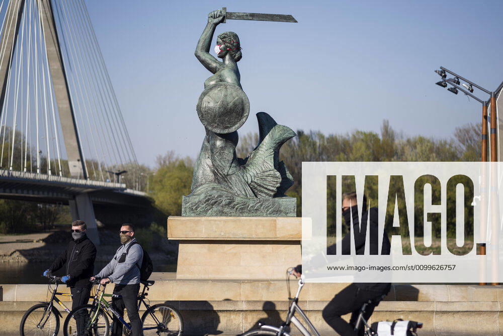 The statue of Siren, which is the symbol of Warsaw wearing a face masks to raise awareness during the Covid-19 pandemic..The Polish government softened some of the restrictions related to the Covid-19 pandemic. Citizens are now allowed to walk in parks, more customers are allowed to enter shops. Protective masks are still obligatory for every citizen in public space. Warsaw Poland - ZUMAs197 20200422_zaa_s197_095