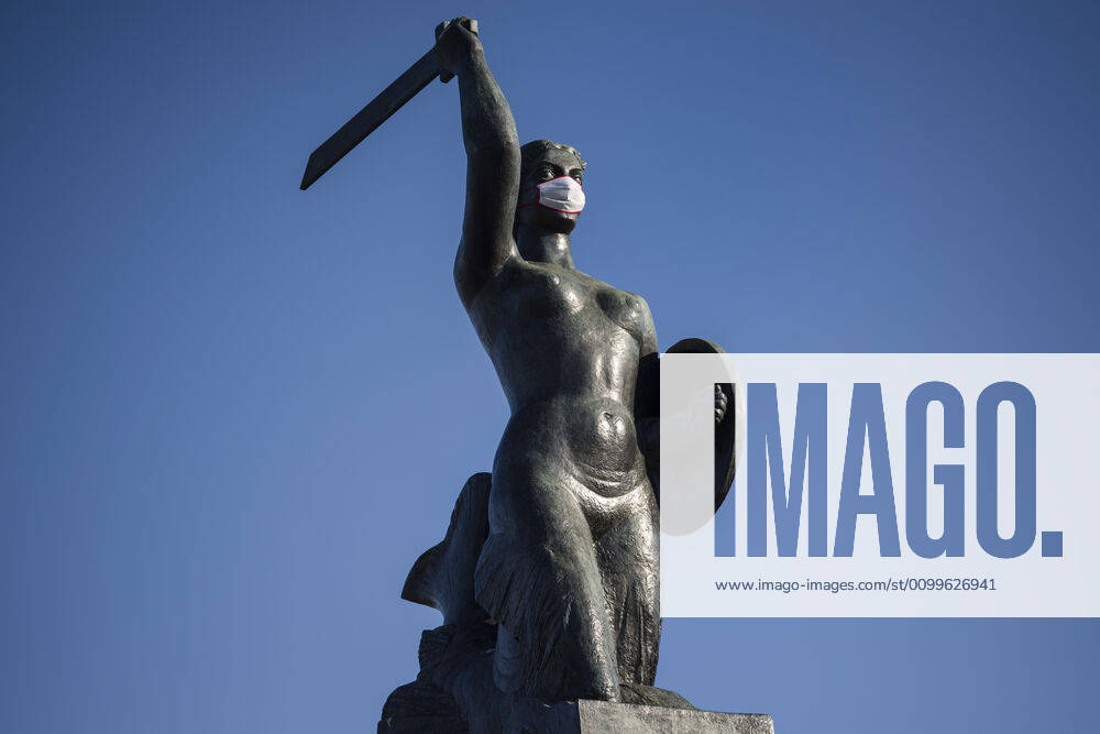 The statue of Siren, which is the symbol of Warsaw wearing a face masks to raise awareness during the Covid-19 pandemic..The Polish government softened some of the restrictions related to the Covid-19 pandemic. Citizens are now allowed to walk in parks, more customers are allowed to enter shops. Protective masks are still obligatory for every citizen in public space. Warsaw Poland - ZUMAs197 20200422_zaa_s197_102