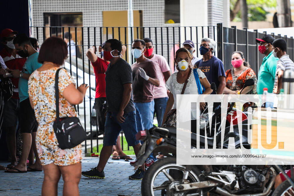 BELÉM, PA - 22.04.2020: CORONAVÍRUS EM BELÉM - Pará reaches 1,195 cases and has 90% of the ICU beds occupied for treatment of Covid-19 this Wednesday (22). State has 580 beds available. Government awaits the arrival of respirators from China to install an additional 400 beds. In the photo, Policlínica de Belém returns to work and has already served 380 people, agglomerations and queues marked the second day of the unit& 39;sp;quot;uot;open doors" serv (e. x1906572x FilipexBispo