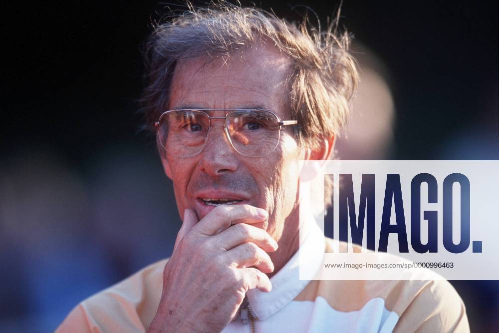Trainer Gerd Osenberg (TSV Bayer 04 Leverkusen Deutschland) nachdenklich Leichtathletik Damen Leichtathletikmeeting 1999, Meeting Einzelbild Rhede Nachdenklichkeit,