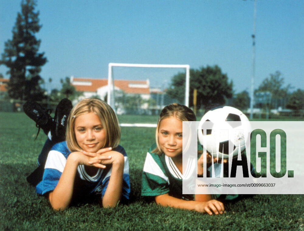 SWITCHING GOALS, Mary-Kate Olsen, Ashley Olsen, 1999. Warner Bros Courtesy Everett Collection !ACHTUNG AUFNAHMEDATUM GESCHÄTZT! PUBLICATIONXNOTxINxCANxCHNxFRAxITAxJPNxNORxPOLxRUSxESPxUKxUSA