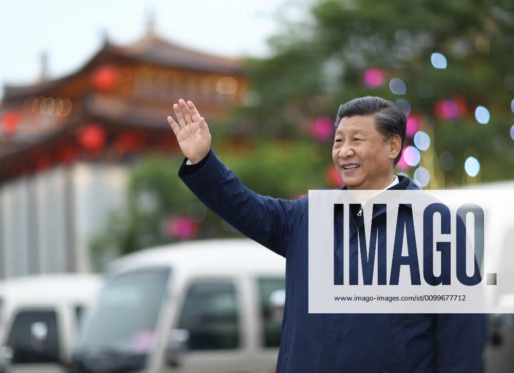 (200423) -- XI AN, April 23, 2020 -- Chinese President Xi Jinping, also general secretary of the Communist Party of China Central Committee and chairman of the Central Military Commission, visits a commercial street in Xi an, capital of northwest China s Shaanxi Province, April 22, 2020. Xi on Wednesday inspected the city of Xi an during his trip to northwest China s Shaanxi Province. ) CHINA-SHAANXI-XI AN-XI JINPING-INSPECTION (CN) JuxPeng
