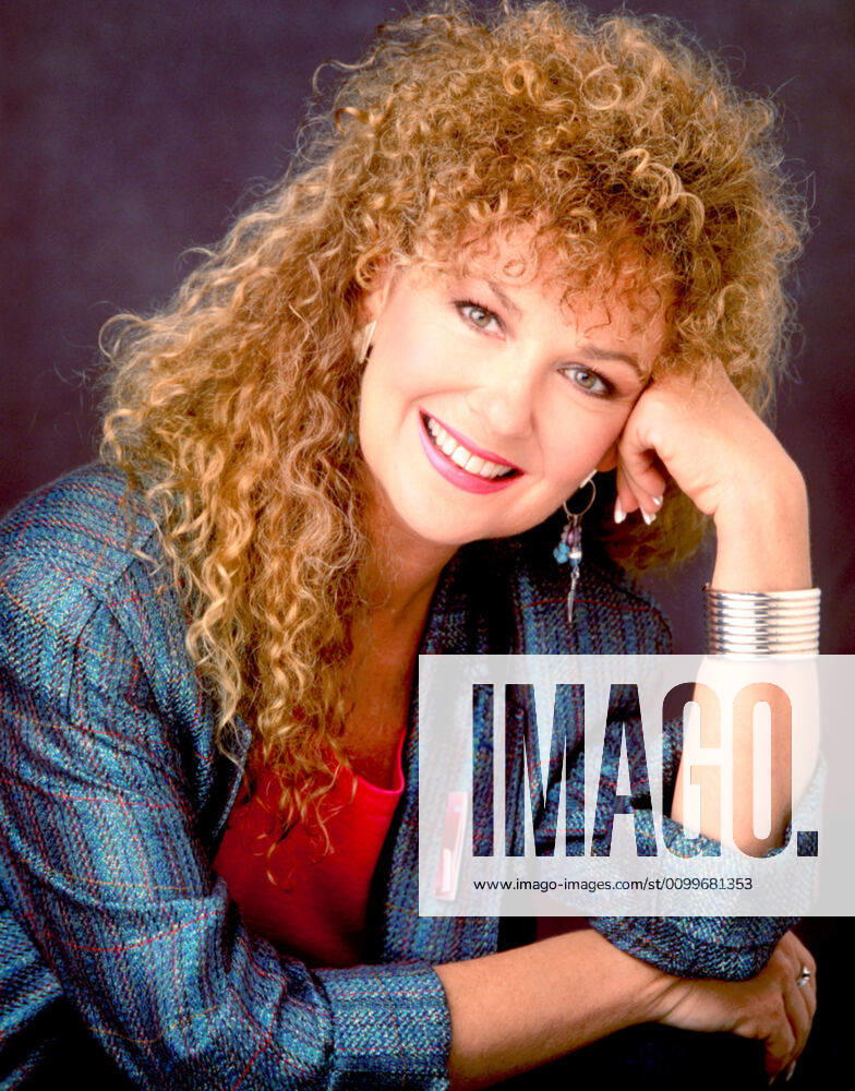 COACH, Shelley Fabares (Season 4-ca. 1991), 1989-97, ABC courtesy Everett Collection ABC Courtesy Everett Collection !ACHTUNG AUFNAHMEDATUM GESCHÃ„TZT! PUBLICATIONXNOTxINxCANxCHNxFRAxITAxJPNxNORxPOLxRUSxESPxUKxUSA