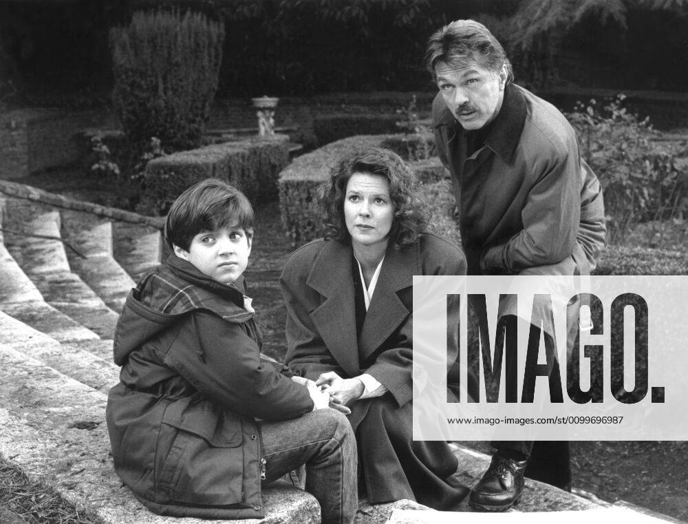 CHILD IN THE NIGHT, Elijah Wood, JoBeth Williams, Tom Skeritt, 1990, Allied Communications Courtesy: Everett Collection Allied Communications Courtesy: Everett Collection !ACHTUNG AUFNAHMEDATUM GESCHÄTZT! PUBLICATIONXNOTxINxCANxCHNxFRAxITAxJPNxNORxPOLxRUSxESPxUKxUSA