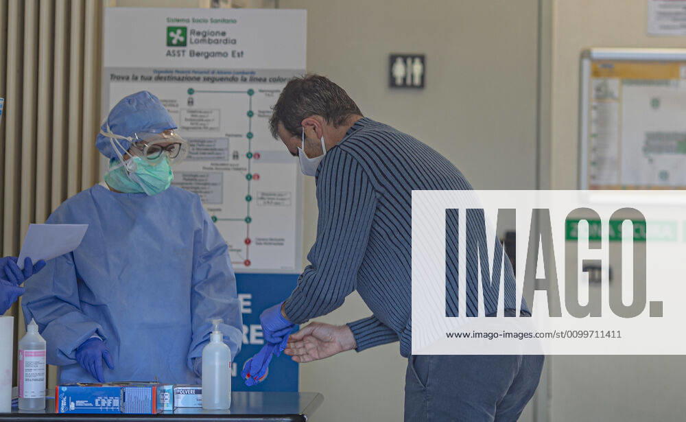 Bergamo Coronavirus - serological tests on citizenship at the Pesenti-Fenaroli Hospital in Alzano Lombardo now underway (Foto Sergio Agazzi Fotogramma, Bergamo - 2020-04-23) p.s. la foto e utilizzabile nel rispetto del contesto in cui e stata scattata, e senza intento diffamatorio del decoro delle persone rappresentate