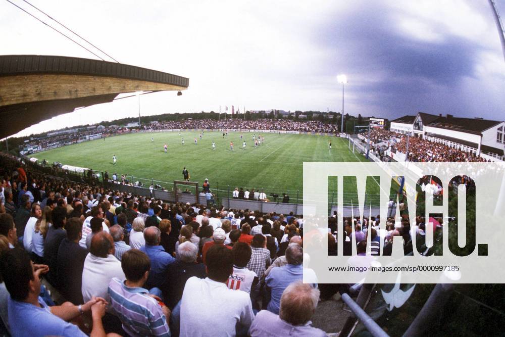 Fußball, Stadiongeschichte SpVgg Unterhaching Volle Ränge im Stadion am Sportpark in Unterhaching Fußball 2. BL Herren Saison 1998 1999, SpVgg Unterhaching, Vdia Totale Stadion am Sportpark Unterhaching