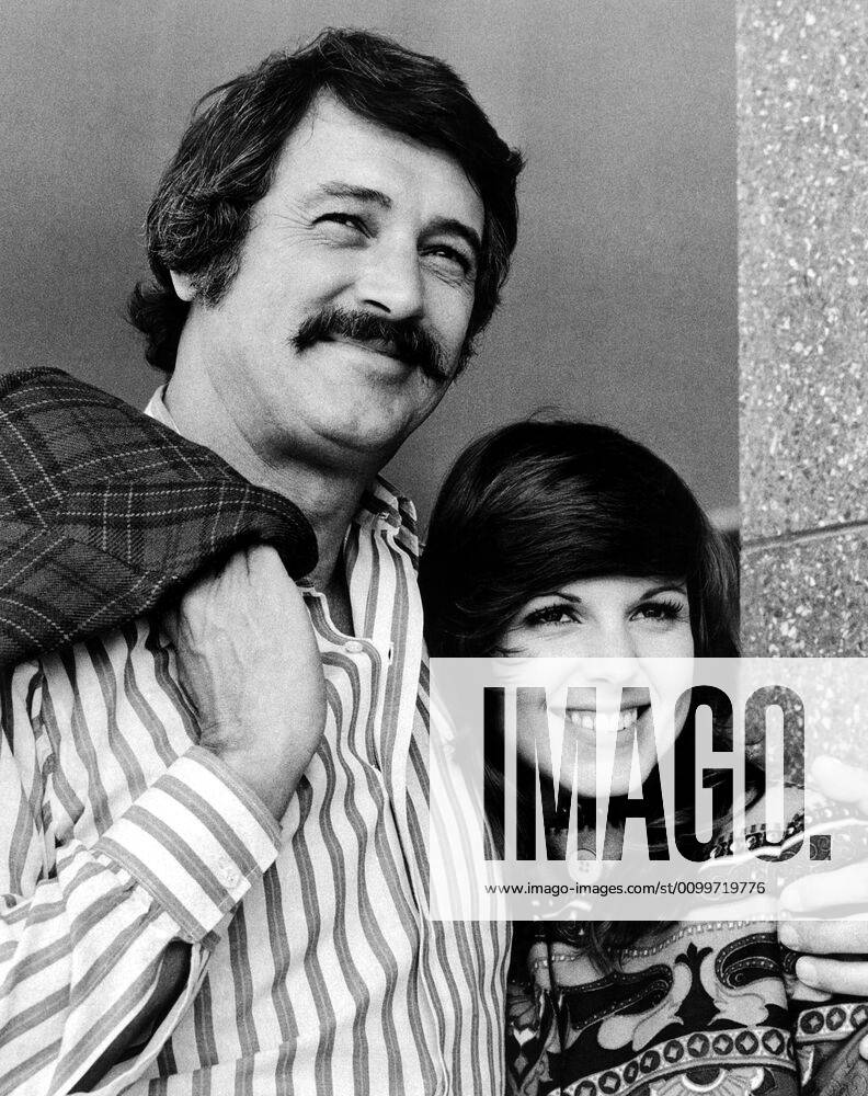 MCMILLAN AND WIFE, from left: Rock Hudson, Susan Saint James, 1971-77. NBC Courtesy Everett Collection !ACHTUNG AUFNAHMEDATUM GESCHÄTZT! PUBLICATIONXNOTxINxCANxCHNxFRAxITAxJPNxNORxPOLxRUSxESPxUKxUSA