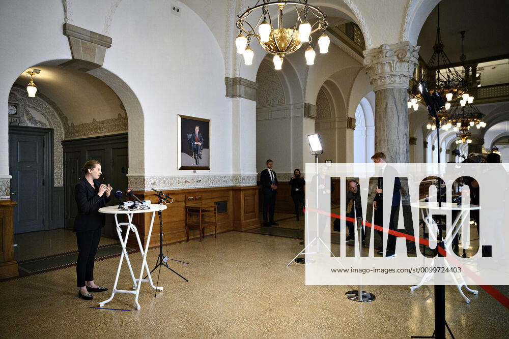 Prime Minister Mette Frederiksen S speaks to the press following a party leadership meeting on reopening in Christiansborg, Thursday, April 23, 2020 Party leaders meet on test strategy and further process ahead of phase two of reopening Denmark after covid 19 shutdowns, Copenhagen Denmark,