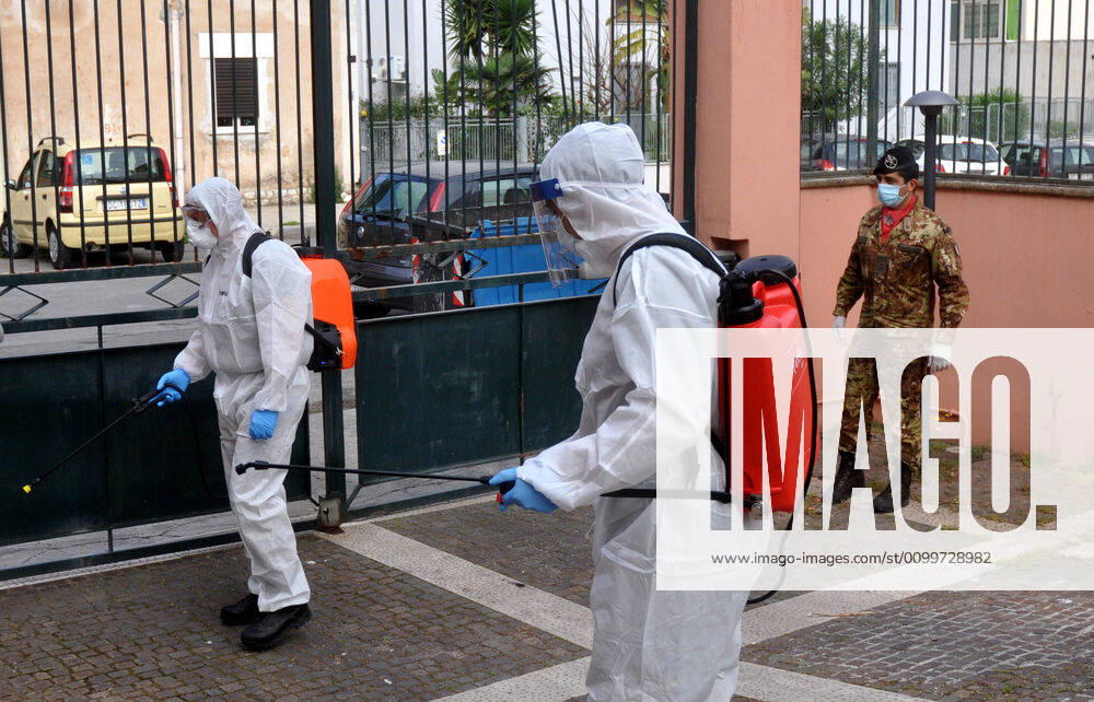 Palermo Coronavirus, the soldiers of the Aosta Brigade sanitize buildings of the Municipality. In the photo the intervention at the Opera Pia Palagonia in via Giuseppe Maggiore Amari. ..Ph.Alessandro Fucarini. (Alessandro Fucarini Fotogramma, Palermo - 2020-04-23) p.s. la foto e utilizzabile nel rispetto del contesto in cui e stata scattata, e senza intento diffamatorio del decoro delle persone rappresentate