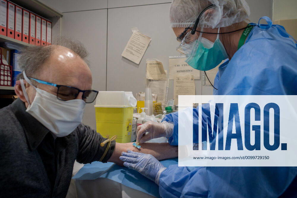 Cremona. Serological tests for blood sampling for the emergency COVID19 at the Cremona Hospital (Carlo Cozzoli Fotogramma, Cremona - 2020-04-23) p.s. la foto e utilizzabile nel rispetto del contesto in cui e stata scattata, e senza intento diffamatorio del decoro delle persone rappresentate