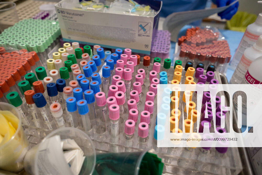 Cremona. Serological tests for blood sampling for the emergency COVID19 at the Cremona Hospital (Carlo Cozzoli Fotogramma, Cremona - 2020-04-23) p.s. la foto e utilizzabile nel rispetto del contesto in cui e stata scattata, e senza intento diffamatorio del decoro delle persone rappresentate