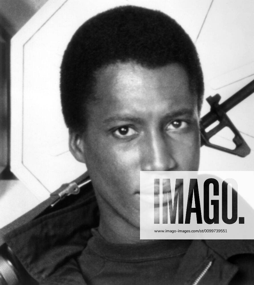 V: THE SERIES, Michael Wright, 1984-85. Warner Bros. Television Courtesy: Everett Collection Warner Bros Courtesy Everett Collection !ACHTUNG AUFNAHMEDATUM GESCHÄTZT! PUBLICATIONXNOTxINxCANxCHNxFRAxITAxJPNxNORxPOLxRUSxESPxUKxUSA