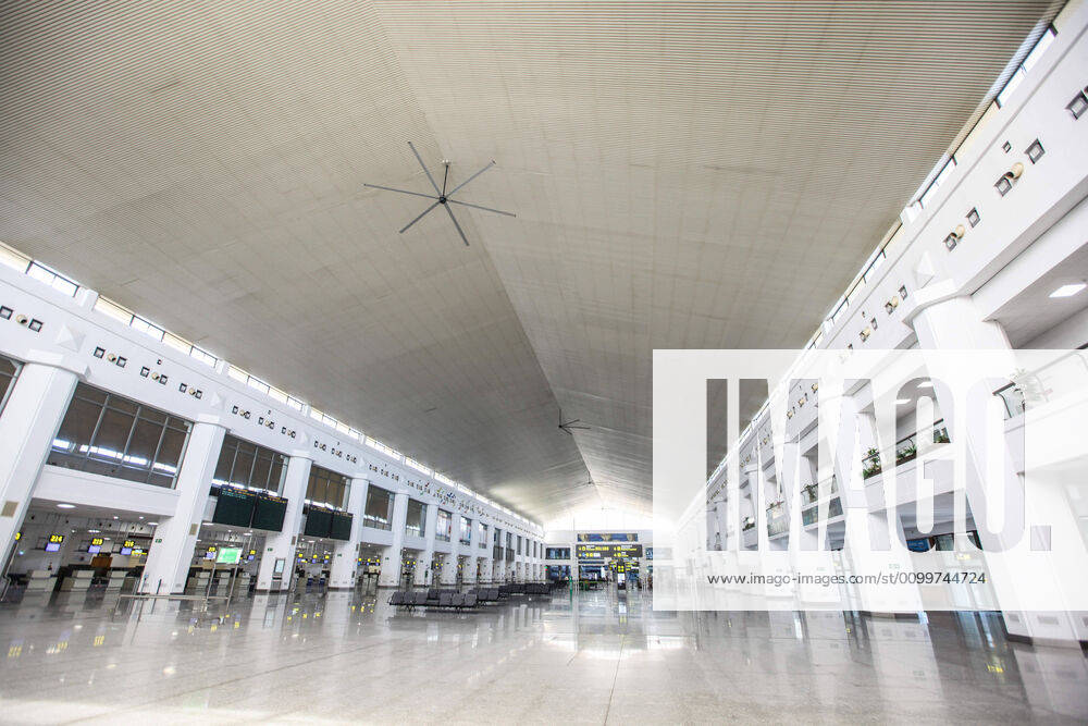 23 April 2020 (Malaga) The state of alarm decreed by the government of Spain has enabled Malaga airport to have a desolate empty landscape and desert of travelers and tourists due to the crisis of the coronavirus - ZUMAc161 20200423_zap_c161_006