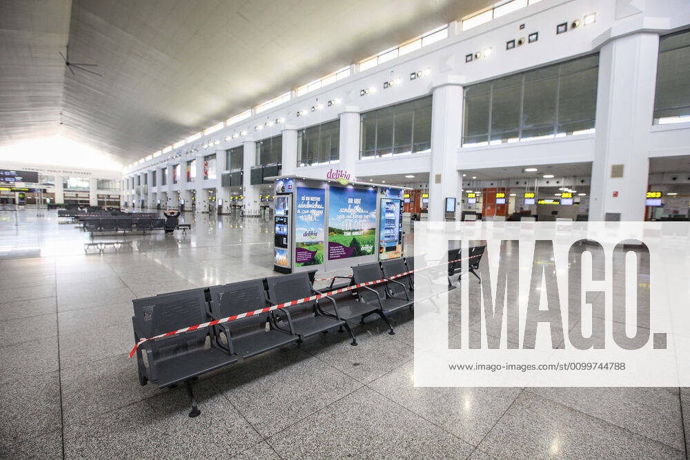 23 April 2020 (Malaga) The state of alarm decreed by the government of Spain has enabled Malaga airport to have a desolate empty landscape and desert of travelers and tourists due to the crisis of the coronavirus - ZUMAc161 20200423_zap_c161_026
