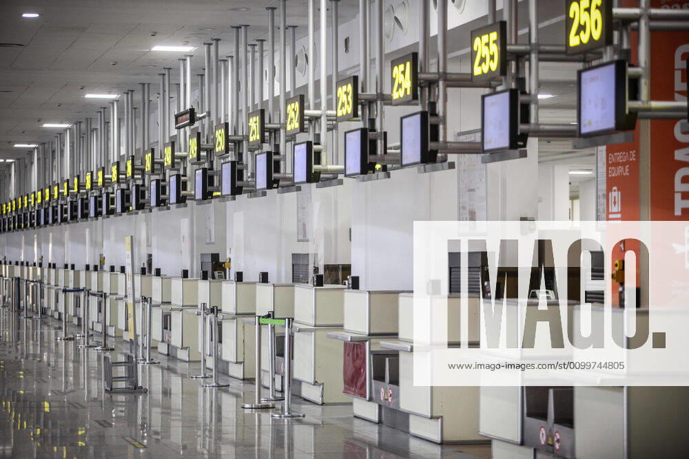 23 April 2020 (Malaga) The state of alarm decreed by the government of Spain has enabled Malaga airport to have a desolate empty landscape and desert of travelers and tourists due to the crisis of the coronavirus - ZUMAc161 20200423_zap_c161_032