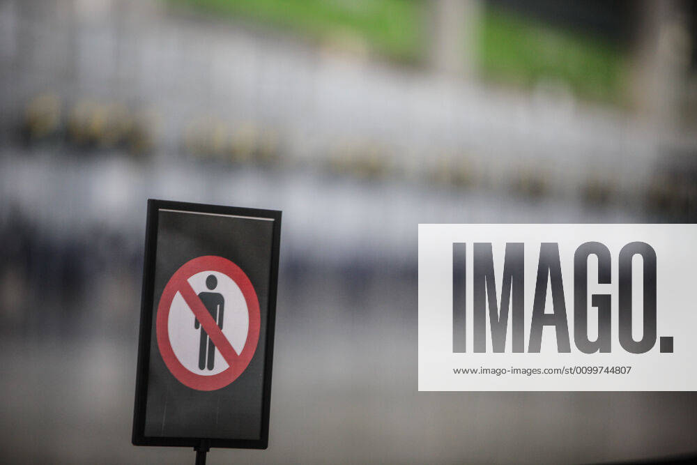 23 April 2020 (Malaga) The state of alarm decreed by the government of Spain has enabled Malaga airport to have a desolate empty landscape and desert of travelers and tourists due to the crisis of the coronavirus - ZUMAc161 20200423_zap_c161_034