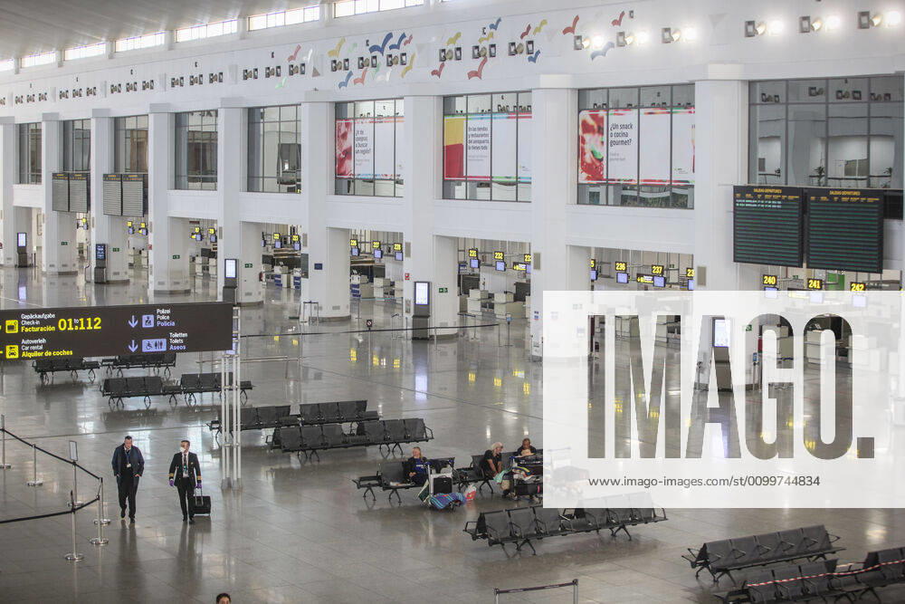 23 April 2020 (Malaga) The state of alarm decreed by the government of Spain has enabled Malaga airport to have a desolate empty landscape and desert of travelers and tourists due to the crisis of the coronavirus - ZUMAc161 20200423_zap_c161_045