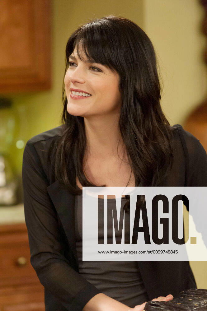 ANGER MANAGEMENT, Selma Blair, Charlie Tries Sleep Deprivation , (Season 1, ep. 103, aired July 5, 2012), 2012-. photo: Prashant Gupta FX Network Courtesy: Everett Collection FX Networks Courtesy Everett Collection !ACHTUNG AUFNAHMEDATUM GESCHÃ„TZT! PUBLICATIONXNOTxINxCANxCHNxFRAxITAxJPNxNORxPOLxRUSxESPxUKxUSA