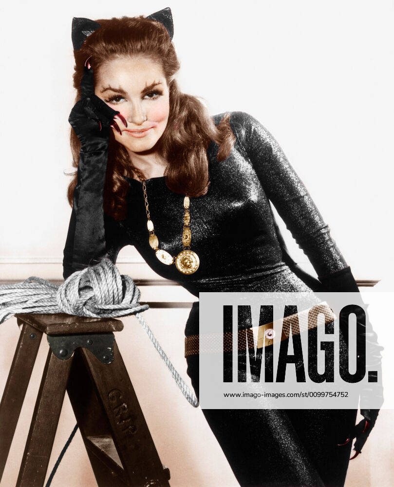 BATMAN, Julie Newmar, 1966-68. 20th Century Fox Film Corporation, TM & Copyright Courtesy: Everett Collection 20thCentFox Courtesy Everett Collection !ACHTUNG AUFNAHMEDATUM GESCHÄTZT! PUBLICATIONXNOTxINxCANxCHNxFRAxITAxJPNxNORxPOLxRUSxESPxUKxUSA