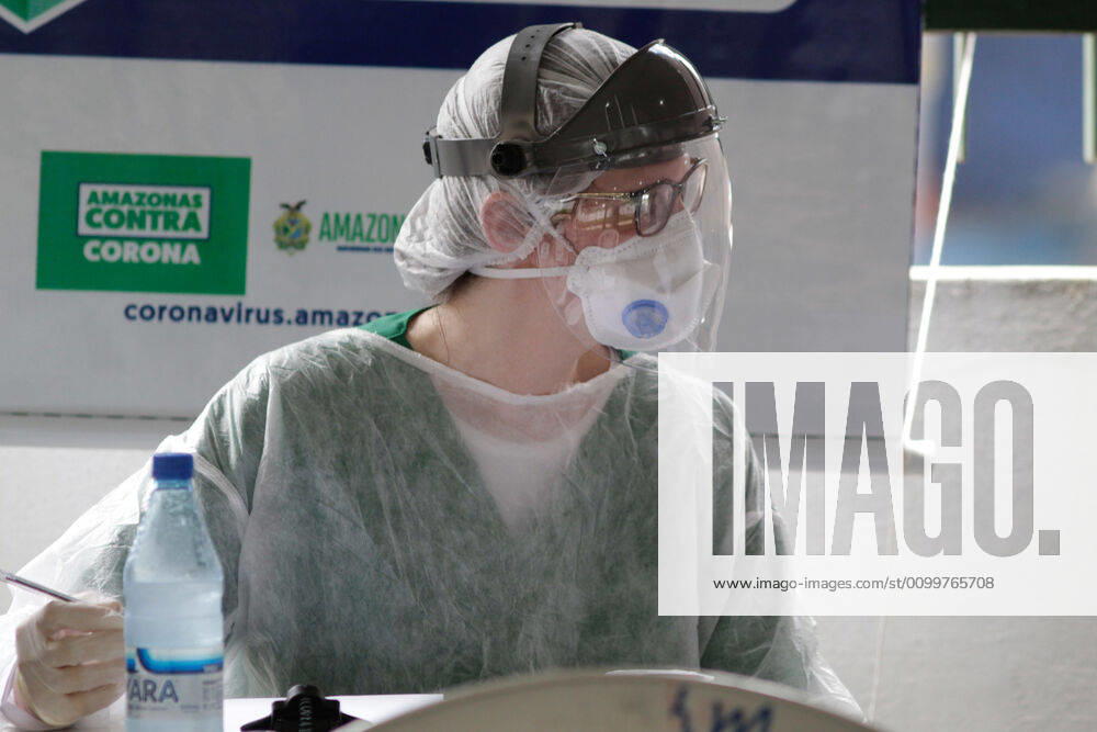 Coronavirus in Brasilien, Eindrücke aus Manaus MANAUS, AM - 23.04.2020: HANDLING AT HPS 28 DE AGOSTO IN MANAUS - Movement in the HPS 28 de Agosto in the morning of this Thursday (23), central-south zone of the city of Manaus. In the photo Screening in front of the Hospital. x1906745x SandroxPereira