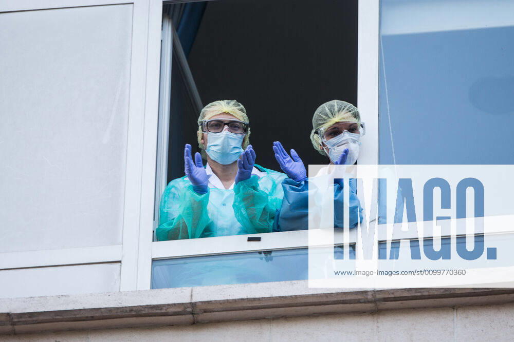 Several health workers applaud during the tribute to the health workers at the Hospital Fundacion Jimenez Diaz during the Covid-19 pandemic on April 23, 2020 in Madrid, Spain Madrid SPAIN - ZUMAa181 20200423_zaa_a181_059