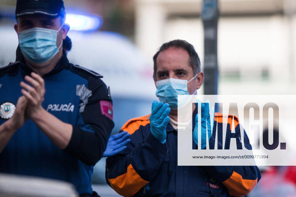 SAMUR members applaud during the tribute to the health workers at the Hospital Fundacion Jimenez Diaz during the Covid-19 pandemic on April 23, 2020 in Madrid, Spain Madrid SPAIN - ZUMAa181 20200423_zaa_a181_047