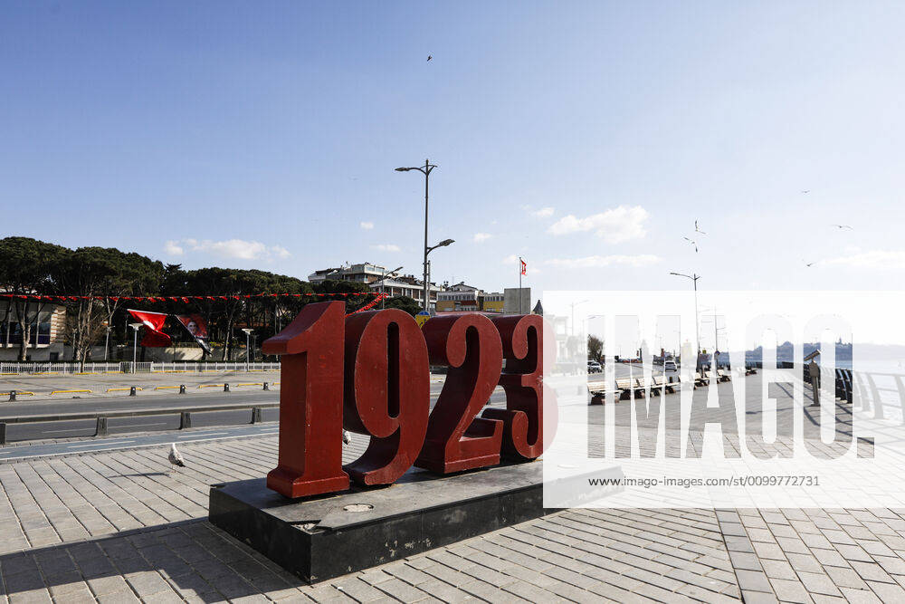 Coronavirus in der Türkei, Eindrücke aus Istanbul April 23, 2020, Istanbul, Turkey: 1923 memorial in Uskudar and surroundings stand empty during the first date of four-day curfew as part of efforts to stem the spread of the coronavirus Istanbul Turkey - ZUMAz112 20200423_zip_z112_002