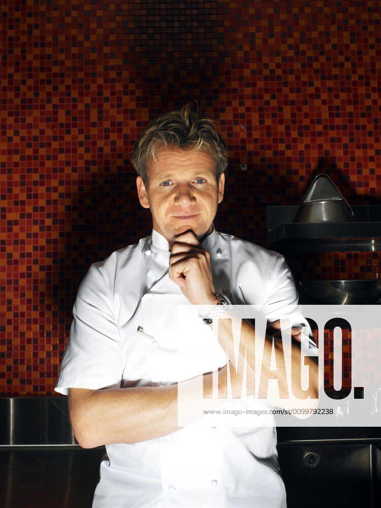 HELL S KITCHEN, Head Chef Gordon Ramsay, (Season 1), 2005-, TM and Copyright 20th Century Fox Film Corp. All rights reserved, Courtesy: Everett Collection 20thCentFox Courtesy Everett Collection !ACHTUNG AUFNAHMEDATUM GESCHÄTZT! PUBLICATIONXNOTxINxCANxCHNxFRAxITAxJPNxNORxPOLxRUSxESPxUKxUSA