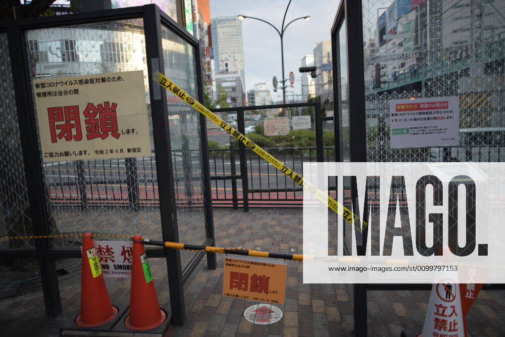 Coronavirus in Japan, Eindrücke aus Tokio TOKYO, JAPAN - APRIL 23: A closed smoking area is seen near Shinjuku Station amid the coronavirus pandemic on Thursday, April 23, 2020 in Tokyo, Japan. Japanese Prime Minister Shinzo Abe declared a nationwide State of Emergency last week requesting businesses including schools, athletic facilities, bars and restaurants to temporarily close or operate under reduced hours and urging people to stay home to stop spreading of the coronavirus throughout the country. (Photo: Richard Atrero de Guzman AFLO) (125658893)