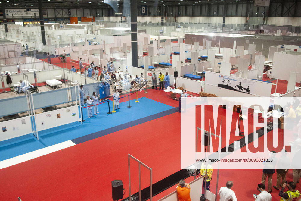 In the makeshift hospital set up for corona patients at the IFEMA exhibition centre, on World Book Day, Don Quixote will be read Day 35 since the Spanish government declared a state of emergency because of the corona crisis Madrid, 23 04 2020 Reading at IFEMA Hospital Foto:Fotografosx xFuturexImage