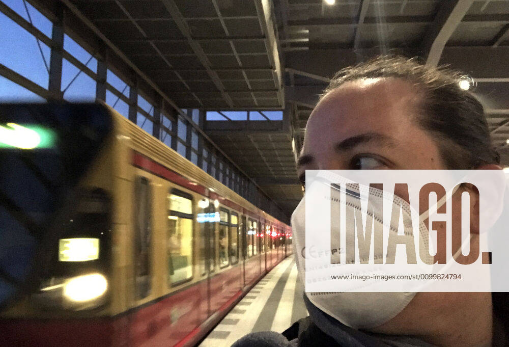 Berlin, GER Woman at a S train station wears a breathing