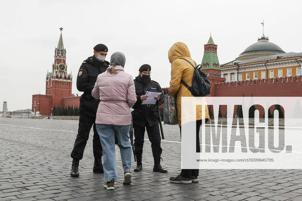 Police officers in face masks carry out ID checks in Red Square in central Moscow during the pandemic of the novel coronavirus disease (COVID-19). Since 30 March, Moscow has been on lockdown. Earlier, the Russian government announced a paid period off work for employed people, which has been extended till the end of April. As of 24 April 2020, Russia has reported more than 68,700 confirmed cases of the novel coronavirus infection, with more than 36,800 confirmed cases in Moscow. Vladimir Gerdo TASS TS0D6EF1