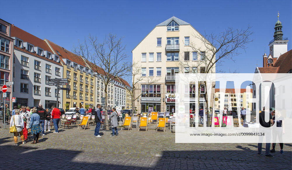 Marketplace 34 restaurateurs today took part in the nationwide campaign Le Stuehle on the Frankfurt marketplace. With this campaign the restaurate