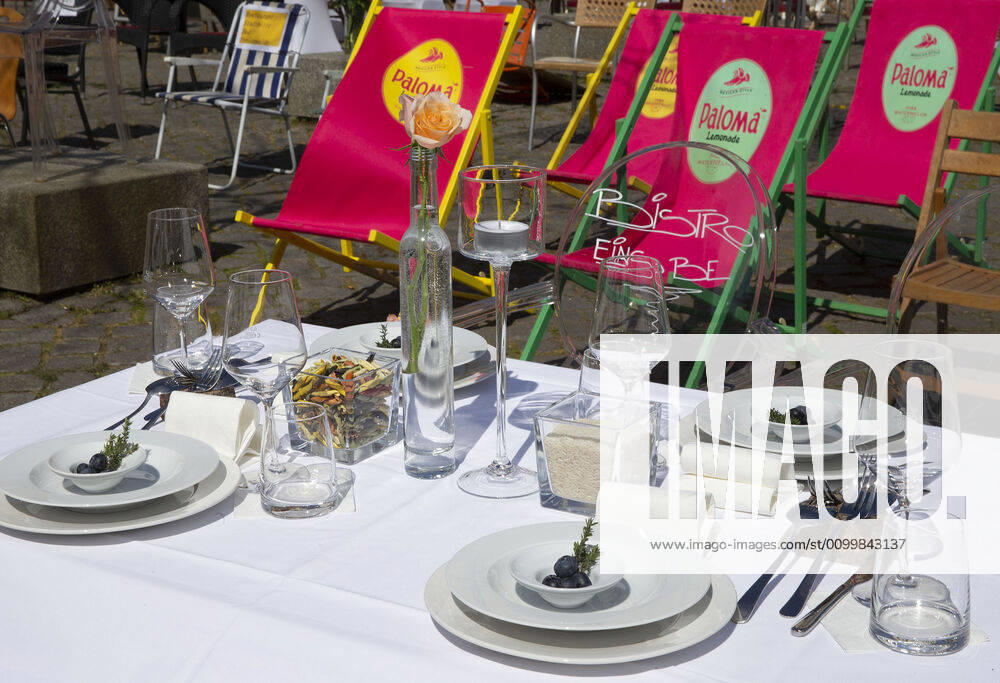 Marketplace 34 restaurateurs today took part in the nationwide campaign Le Stuehle on the Frankfurt marketplace. With this campaign the restaurate