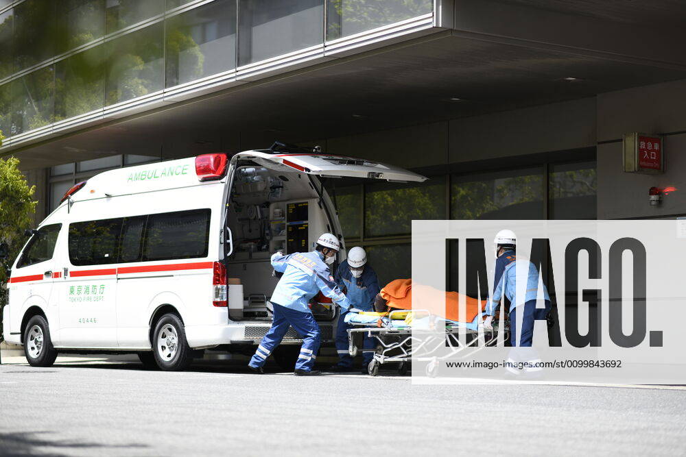 A patient is being carried from ambulance to an emergency room at the National Center for Global Health and Medicine on Friday, April 24, 2020 in Tokyo, Japan. Japanese Prime Minister Shinzo Abe declared a nationwide State of Emergency last week to stop the spreading of the coronavirus throughout the country. (Photo: Richard Atrero de Guzman AFLO) (125672610)