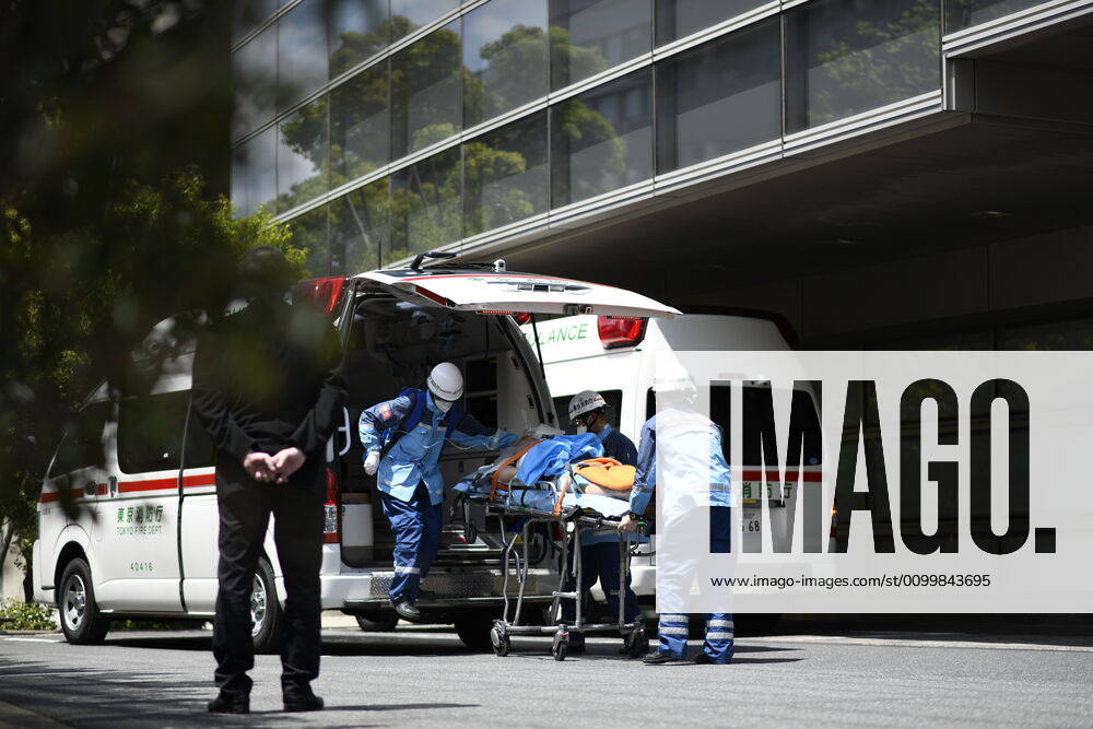 A patient is being carried from ambulance to an emergency room at the National Center for Global Health and Medicine on Friday, April 24, 2020 in Tokyo, Japan. Japanese Prime Minister Shinzo Abe declared a nationwide State of Emergency last week to stop the spreading of the coronavirus throughout the country. (Photo: Richard Atrero de Guzman AFLO) (125672611)