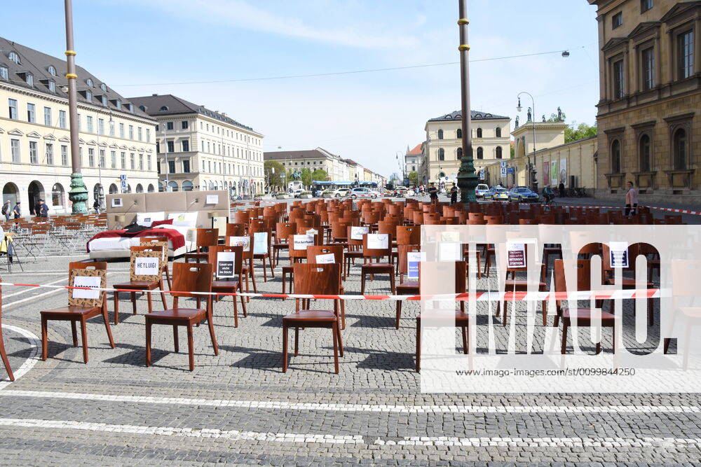 Empty Chairs Munich 24 04 20 Odeonsplatz Action Day of Leadersclub Empty Chairs because of the Corona Virus Munich