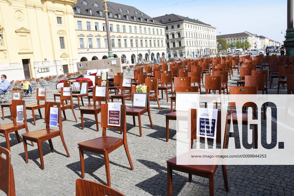 Empty Chairs Munich 24 04 20 Odeonsplatz Action Day of Leadersclub Empty Chairs because of the Corona Virus Munich