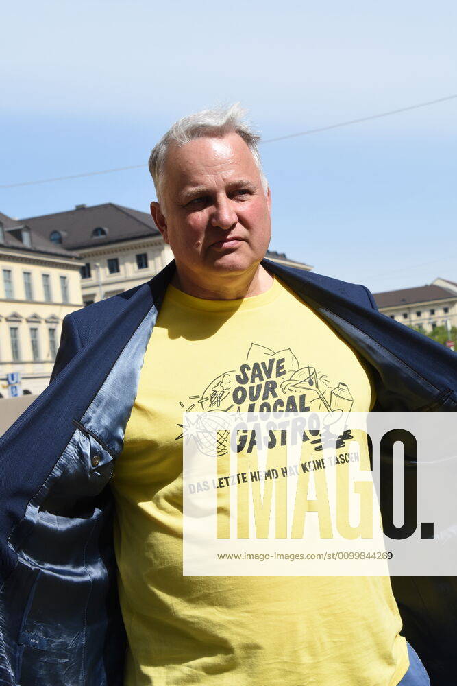 Christian Schottenhamel Gastronom Munich 24 04 20 Odeonsplatz Action day of Leadersclub Empty Chairs because of the Corona Virus Munich